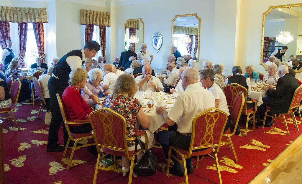 Albany Lions Hotel AEGON International Esterno foto